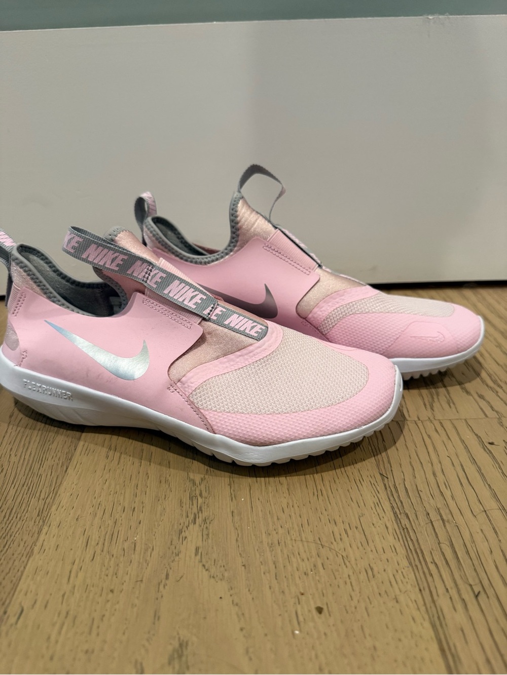 Nike Women’s Slip-On Trainer - Pink